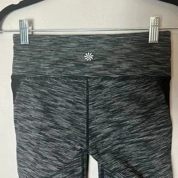 Athleta Mind Over Mat Capri Leggings Black and White Women Size XXS Yoga Workout - Picture 9 of 15